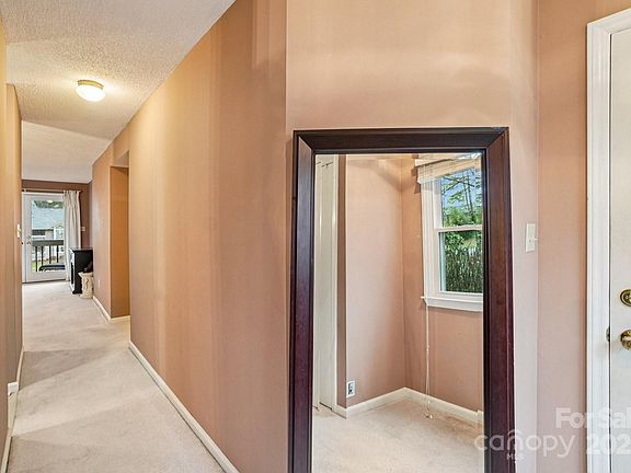 4th image of 2 Creekside Ln
