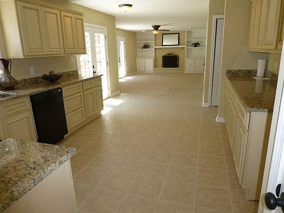 5th image of 510 Regent Ct