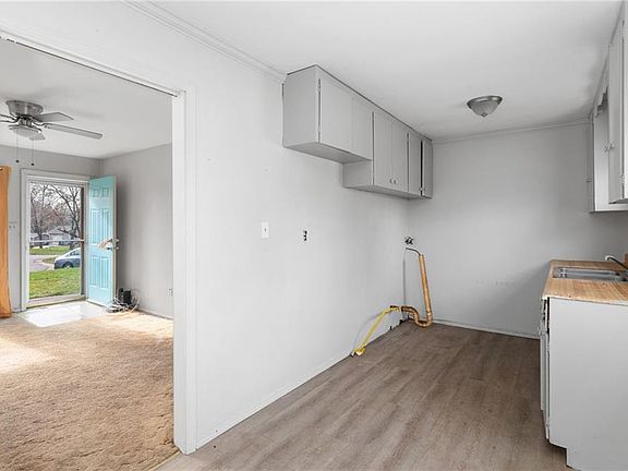 4th image of 2724 S 52nd Ct