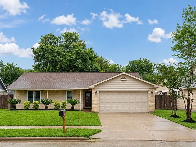 11522 Perry Rd — Photo 1