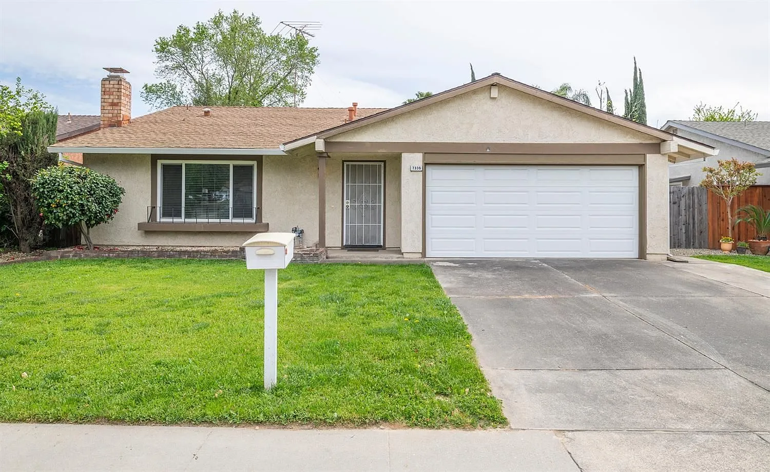 7336 Parkvale Way photo 1