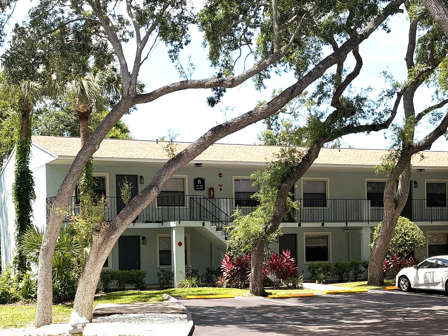 The Apartments at Oak Creek — Photo 2