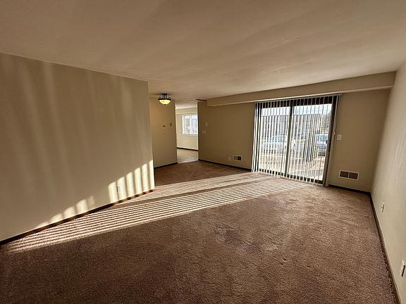 5th image of 483 Lovers Ln APT 3