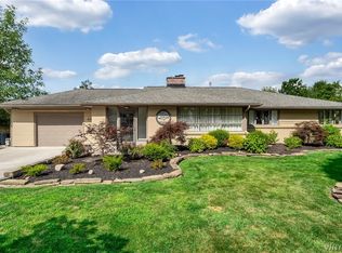 470 Park Club Ln, Williamsville, NY 14221
