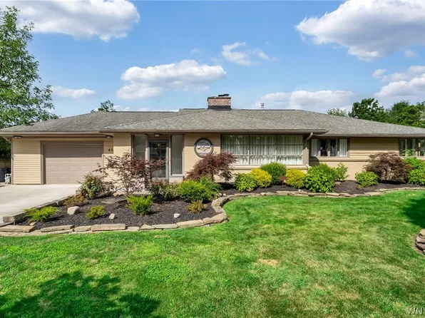 470 Park Club Ln, Williamsville, NY 14221