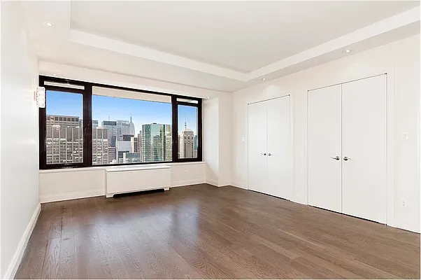 Rented by Siderow Residential Group | media 11