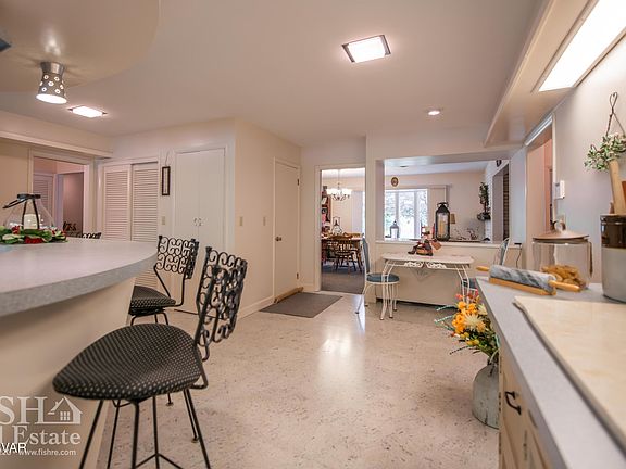 5th image of 831 Park Ave