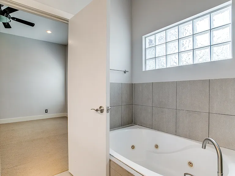 3824 Brown St #B — Photo 18