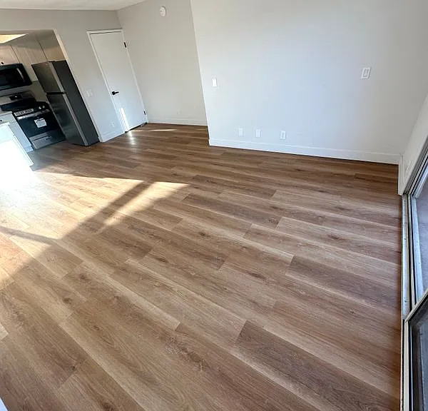918 W College St #410 — Photo 10