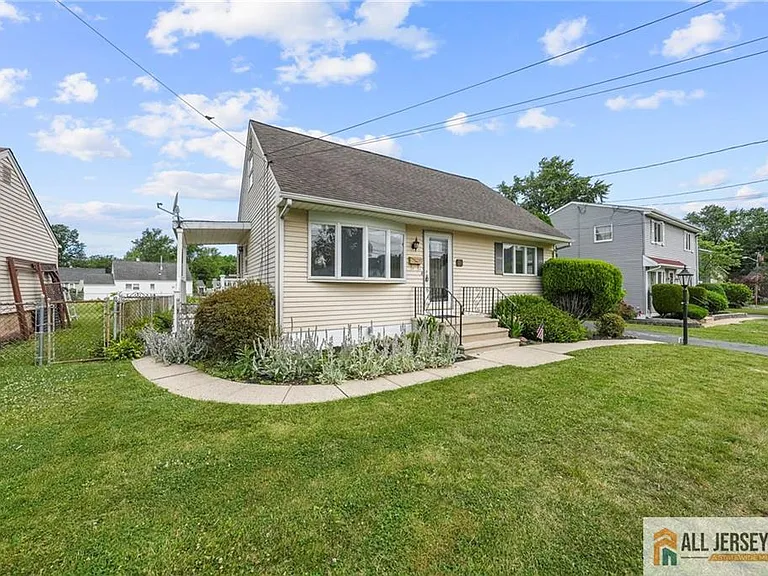 16 Tappan Ave — Photo 2