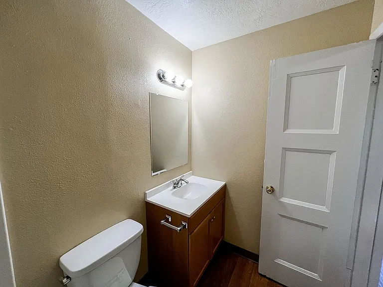 2855 Front 2865 St NE — Photo 18