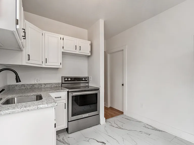 46 S 10th St #4 — Photo 8