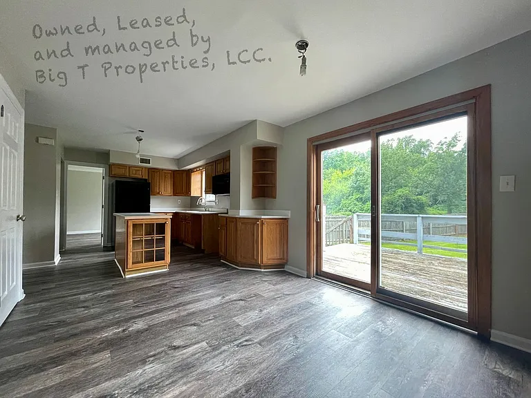 4 Regal Ct — Photo 3