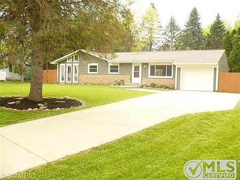 5th image of 41 Woodbine Ln