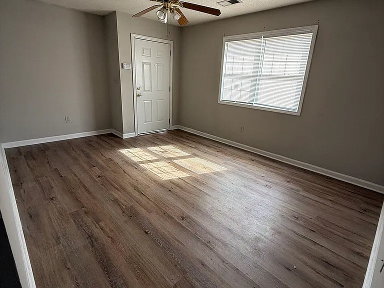 1820 N Ridge Dr NE #A — Photo 12