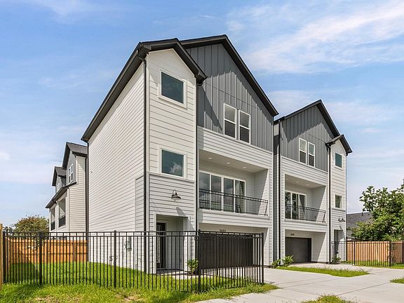 2nd image of 3605 Mount Pleasant St