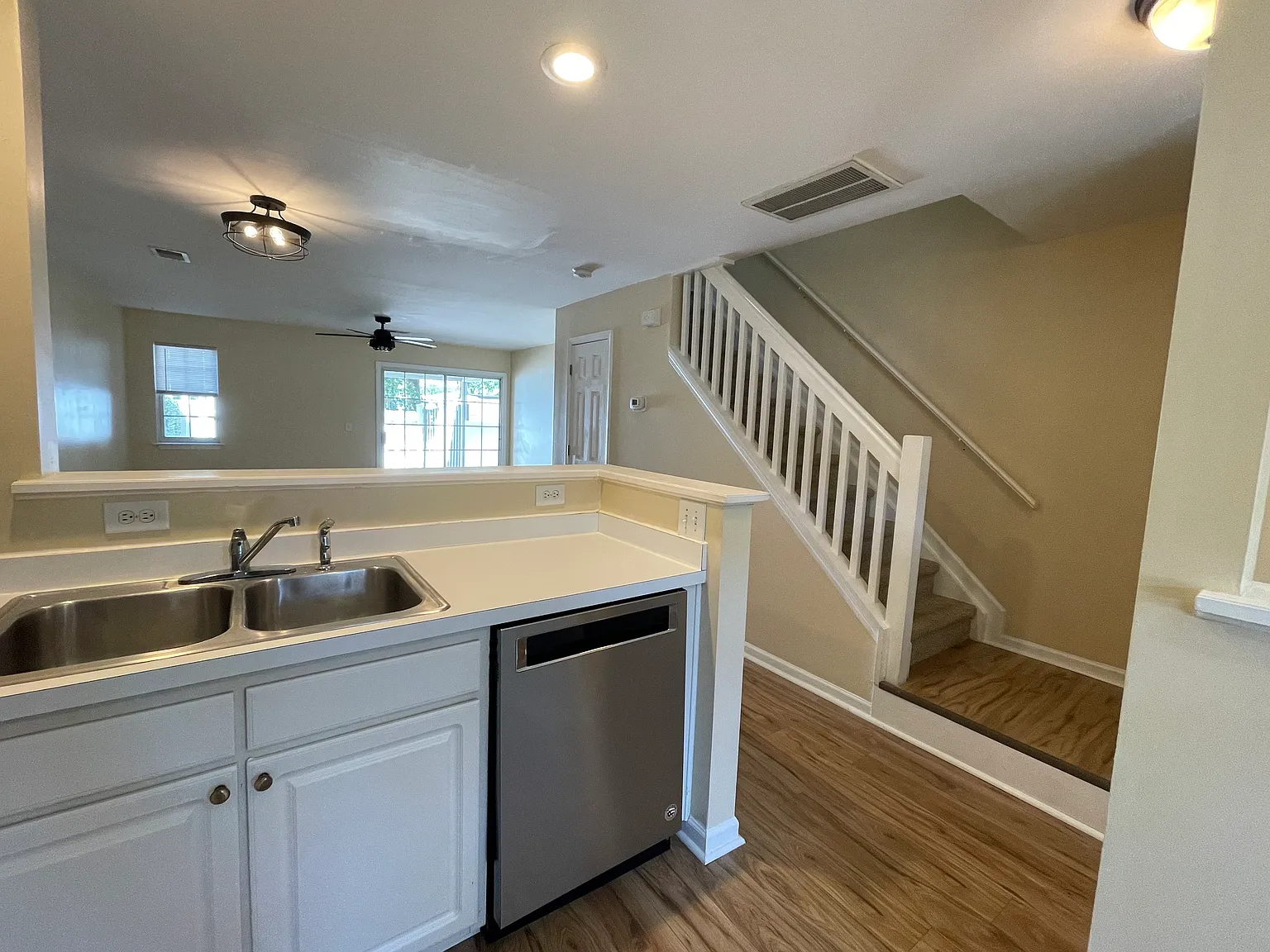 3565 Crepe Myrtle Ct — Photo 2
