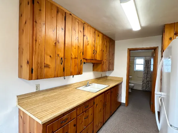 212 E 1st St APT 1, Laurel, MT 59044