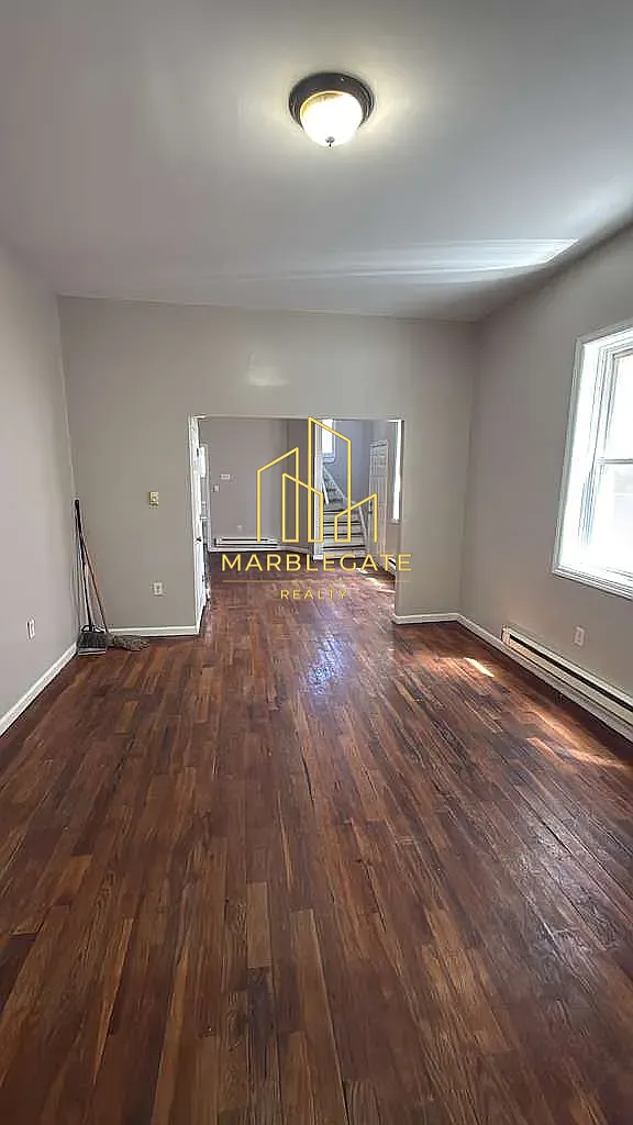 3 bed, 1050 sqft, $2,200 — Photo 3