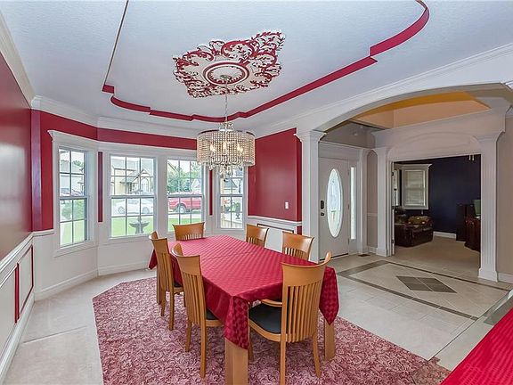 3rd image of 900 Aspen Dr