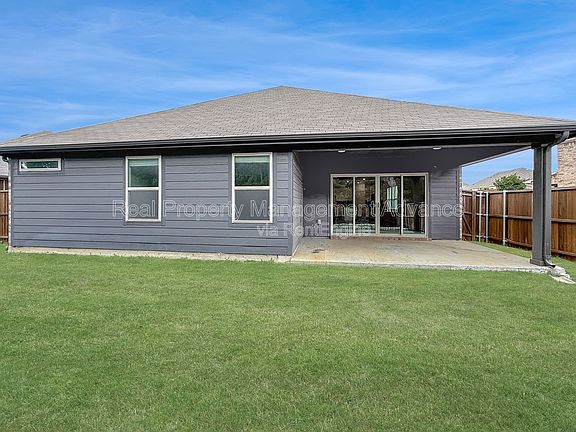 3rd image of 579 White Water Dr