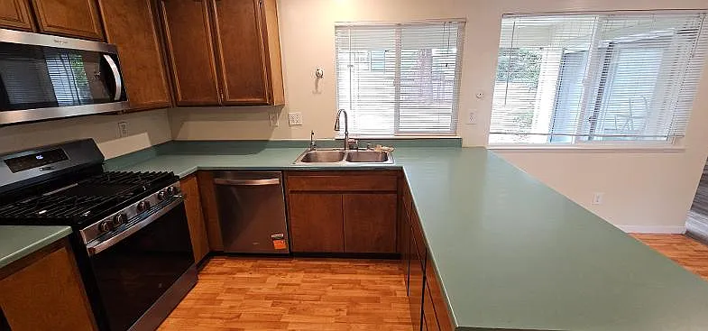 4 bed, 1900 sqft, $3,950 — Photo 4
