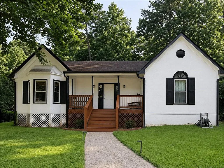 646 Hunt Station Dr — Photo 1