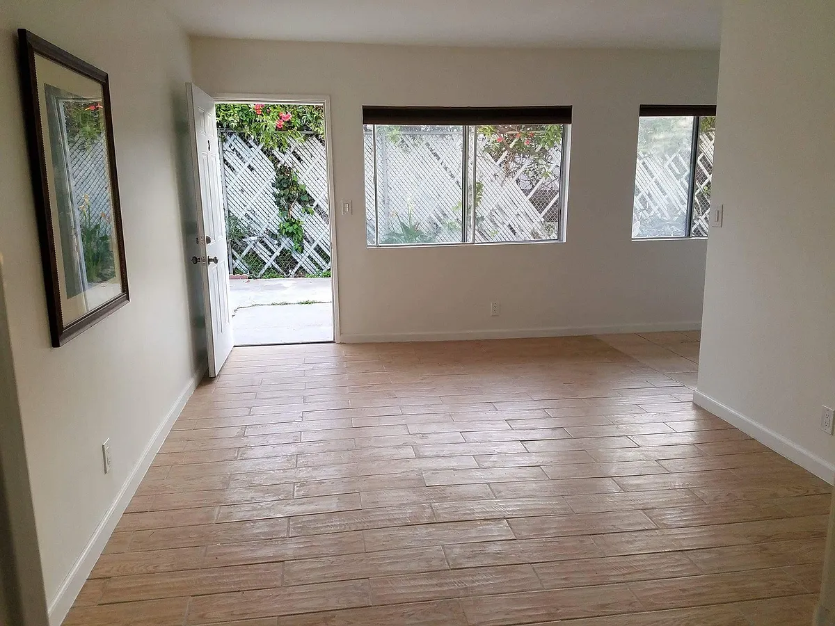 Living room - 730 Rose Ave #1