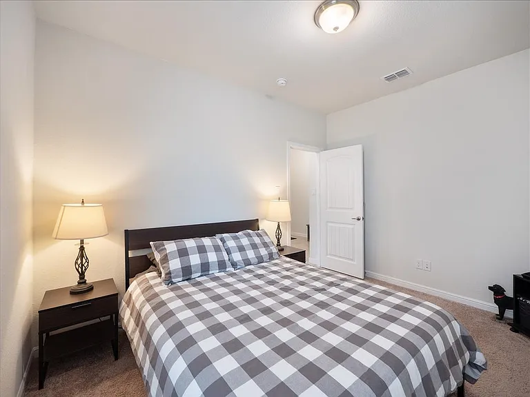 1104 Genola Dr — Photo 15