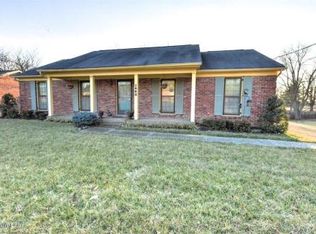 1042 Harmony Landing Rd, Goshen, KY 40026