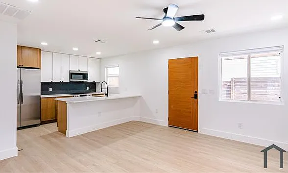 2 bed, 856 sqft, $1,850 — Photo 3