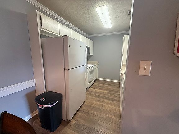 4th image of 3 Private Road 3057 Unit 1