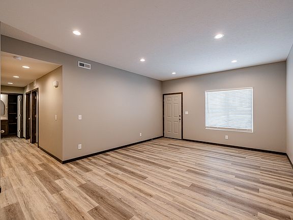 5th image of 444 S 27th St #2