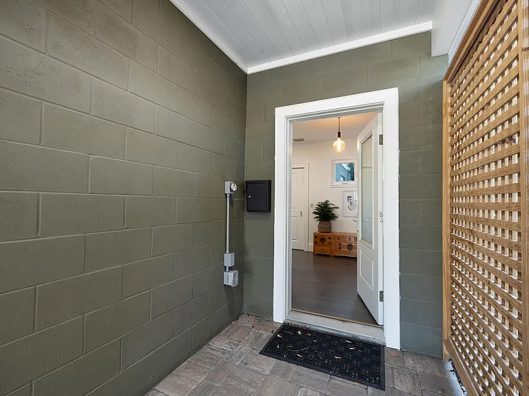 148 Oneida St — Photo 3