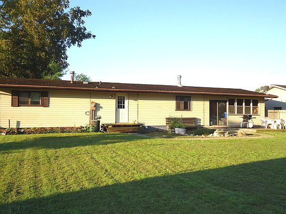 3rd image of 1027 E Court St