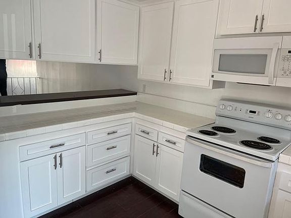 4th image of 4833 Hazeltine Ave APT 1