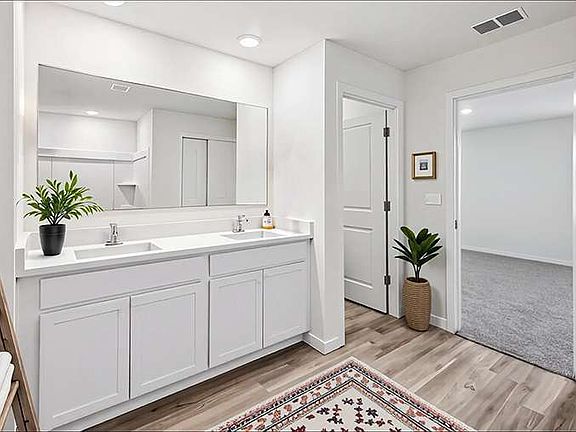 5th image of 6022 Knickerbocker St