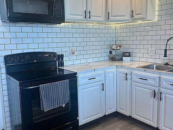 3rd image of 608 Bash St
