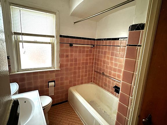 2nd image of 5743 Argyle St APT 4