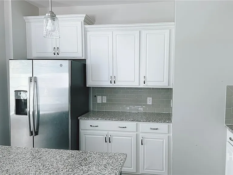 604 Majestic Dr — Photo 7