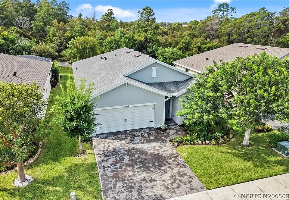 1404 NE White Pine Ter