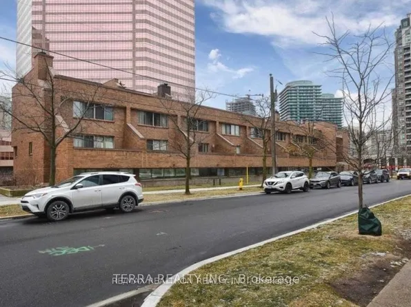 1 Duplex Ave #105, Toronto, ON M2M 4G6