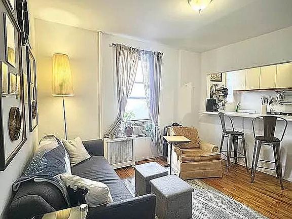 4th image of 433 E 75th St APT 6