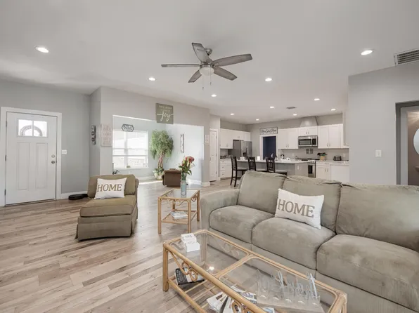 990 Ten Lake Dr, Defuniak Springs, FL 32433