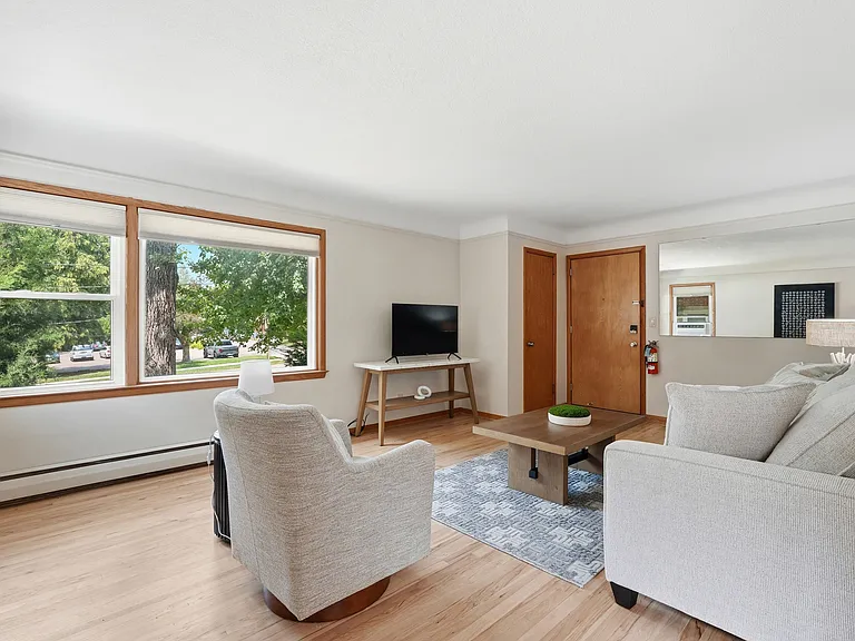 4220 Ingersoll Ave #202 — Photo 3