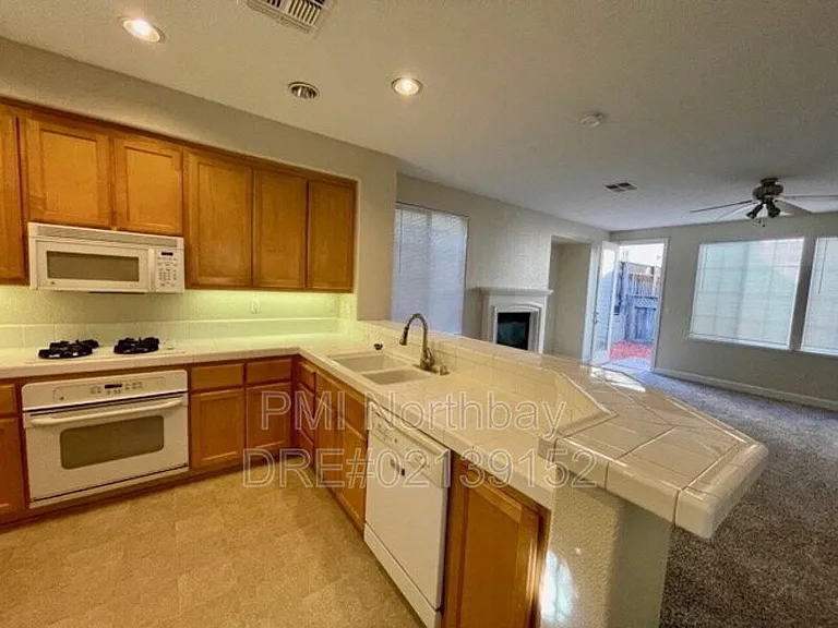 6347 Newhaven Ln — Photo 6