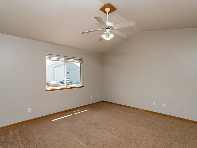 4630 Twain St — Photo 12