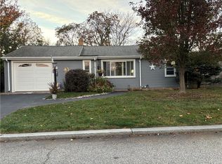 9 Larchwood Dr, Rumford, RI 02916