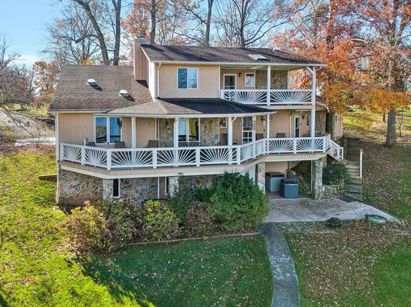 35 Harbor View Cir, Penhook, VA 24137