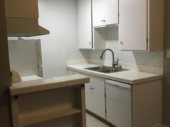2nd image of 2218 N Beachwood Dr #2